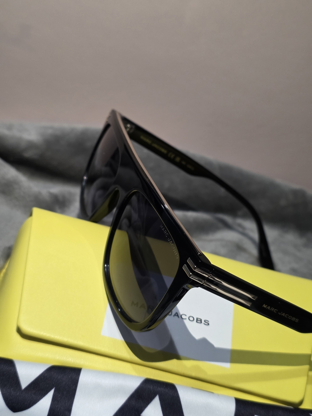 Marc Jacobs Black Oversized Square Sunglasses - Picture 7 of 7